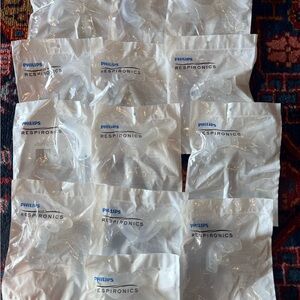 Phillips DreamWear Medium Under Nose Silicone Replace Pillows- Lot of 13